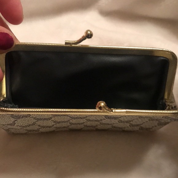 Vr Classic Clutch Wallet - Women | Color: Blue - Picture 17 of 17